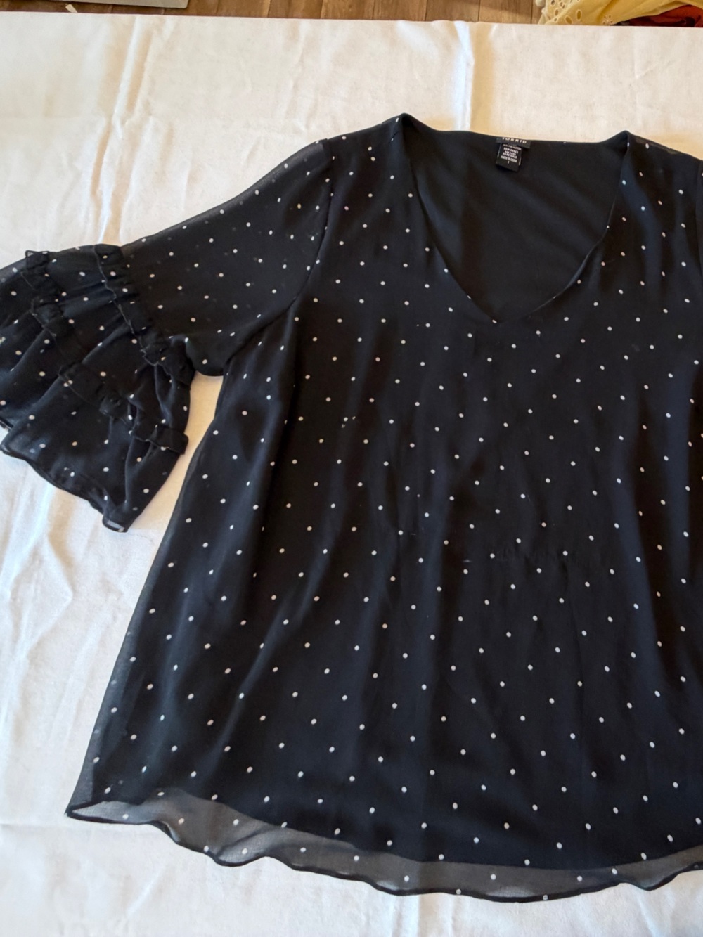 torrid Black Polka Dot Ruffle Sleeve Blouse size 1 (14-16)